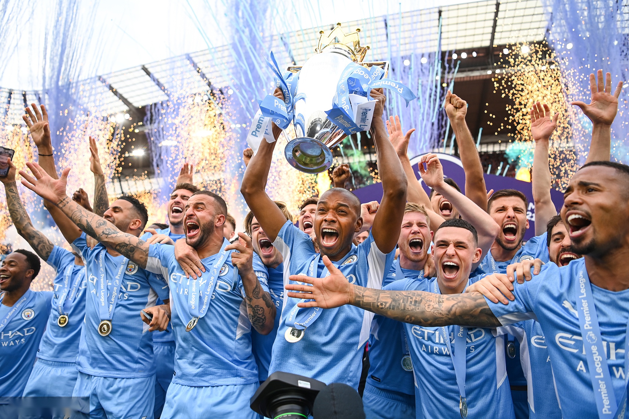 日本队以2 日本队以2